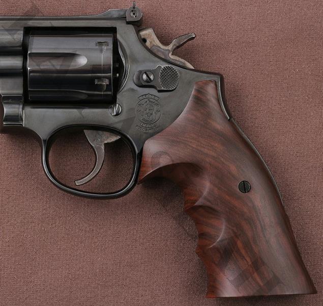 Smith Wesson 357 Roundbutt Kök Ceviz Kabze