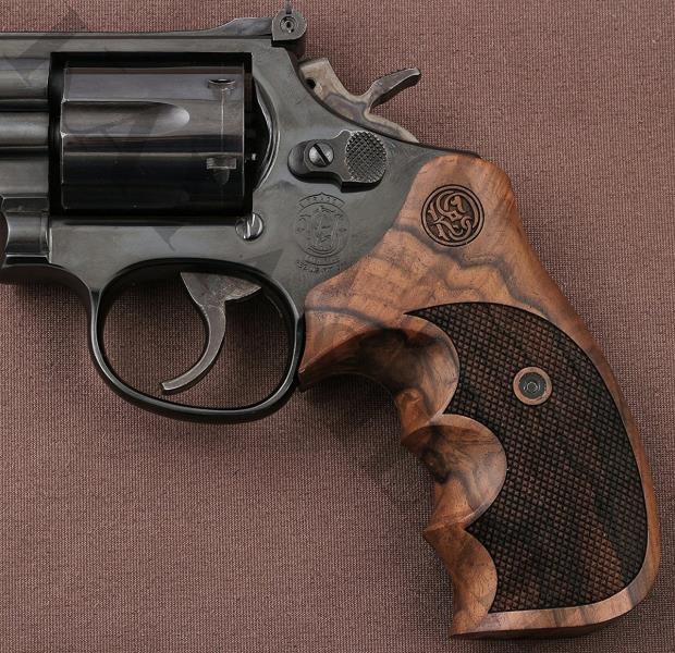 Smith Wesson 357 İçin Kök Ceviz Kabze