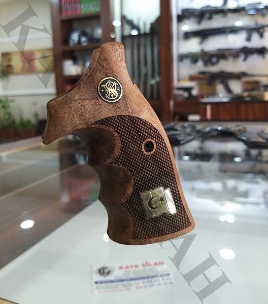 Smith Wesson 357Mag. İçin Özel Ceviz Kabze.