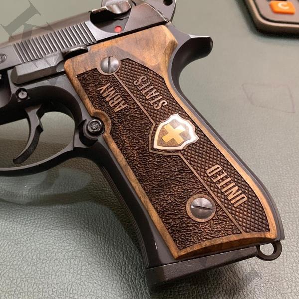 Beretta F92 Fs İçin Özel Ceviz Kabze.